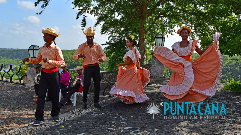 Traditional Cultural Dance & Dress - Dominican Republic 